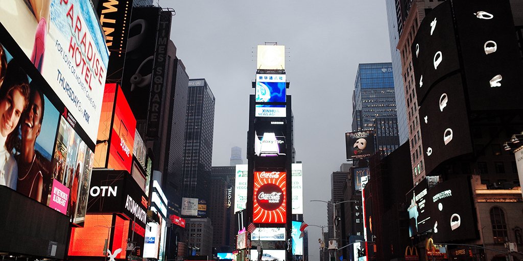 Capture the buzz of #NewYork on a new #photography walk series, “Chasing Light,” by <a href="/LumaHotelNYC/">LUMA Hotel Times Square</a>. Guided by photographer <a href="/grantlegan/">grantlegan</a>, the series is open to locals and hotel guests, exploring light and photography in popular neighborhoods such as #TimesSquare. PC: David Cowan