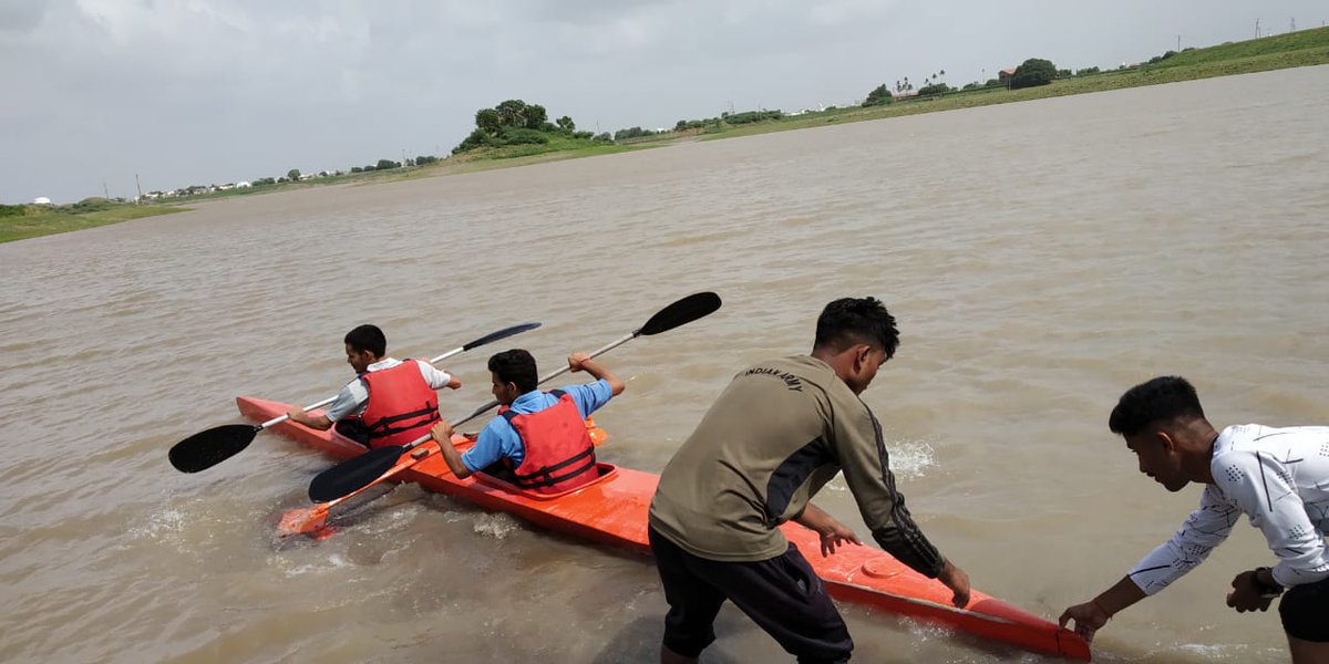 NCC_Dte_Gujarat's tweet photo. #Boatpulling commenced at bortalav Bhavnagar after monsoon showers...Rajkot Gp NCC , Guj DTE https://t.co/Zoib3wc9fa