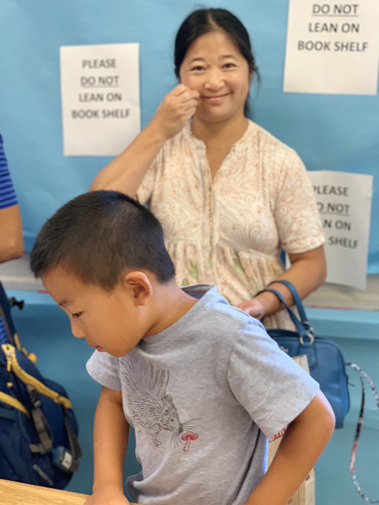 GVSatAPS's tweet photo. GVS open house parents students and teachers celebrate @APSsocstudies #ARLGlobalVillage https://t.co/Rw6d6nHx62