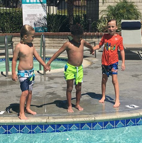 SpecialFishies's tweet photo. #coachlogan & #coachsawyer have come to work w/me since they were 6wks old. They help teach our fishies. #socialskills are important with #asd and #spd and water is a great conductor for friends and play. No way Garret would jump in alone but by end of today he was! #learntoswim https://t.co/V6XuLfef2J