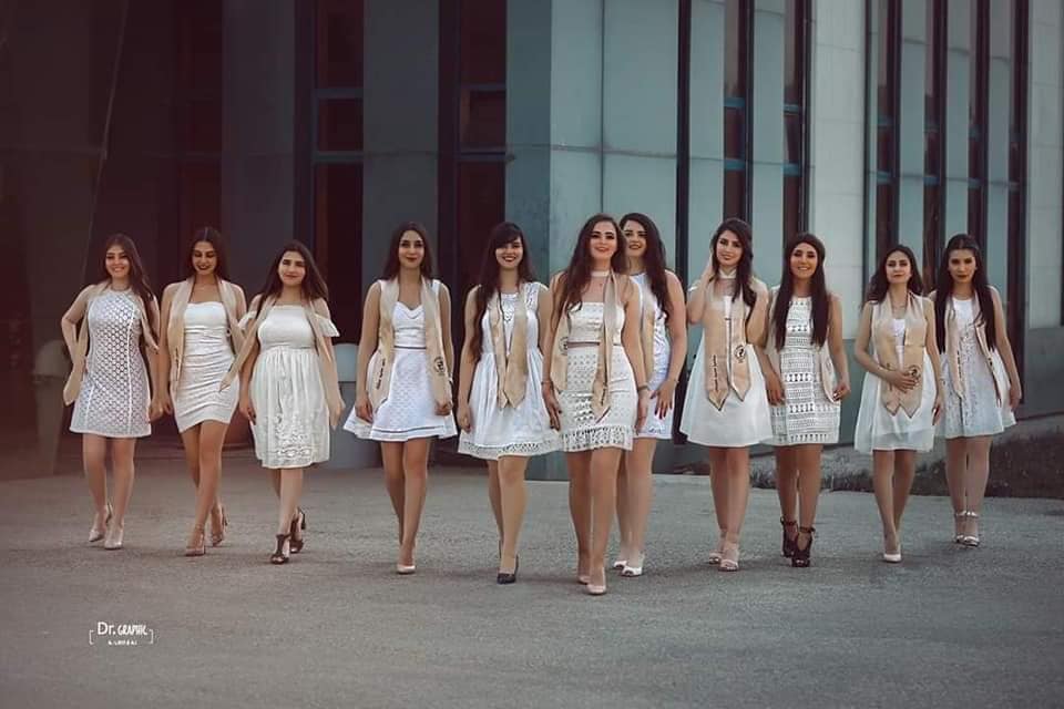 ahmadalissa's tweet photo. #SYRIA🇸🇾: This is the real #Syria that #USA & its mercenaries want to #Saudize, #Talbinize and take back to the Middle Ages. Syria will never be Syriastan. Picture of graduating Pharmacy students at #Huwash university.
#SyriaNow
@TulsiPress @Filomen03258997 @timand2037 @Partisan https://t.co/kWNnALu5ez