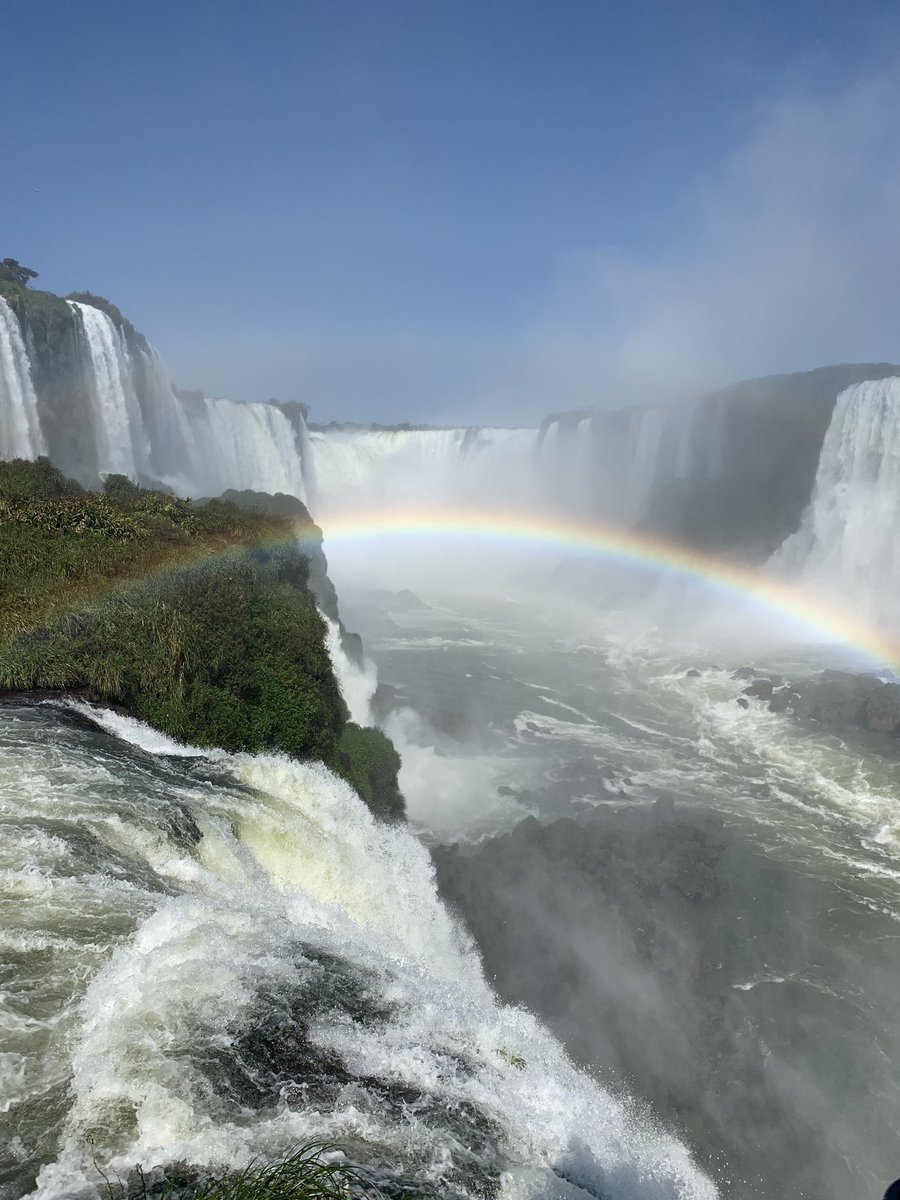 MaxiFriggieri's tweet photo. Conocer las Cataratas del Iguazú, en ambos lados (🇦🇷🇧🇷), es algo que tenés que hacer una vez en la vida.

Impresionante la naturaleza y la fuerza. También lo que hizo el hombre para poder ver y vivir todo de cerca @Mika_Monzon.

Agua, flora y fauna. Cuidemos todo esto. https://t.co/CyjbvUsbcM