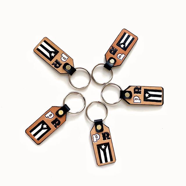 salonboricua's tweet photo. Seguimos resistiendo «...que aquí no hubo derrota todavía aquí estamos vivos.» - Los Pleneros de la Cresta •
•
Disponibles online 📲
•
#salonboricua #leatherkeychain #llaverosboricuas #llaverospuertorico #puertoricokeychains #keychainspuertorico #llav… https://t.co/qJokuEfJU1 https://t.co/CBqt5mK7K9