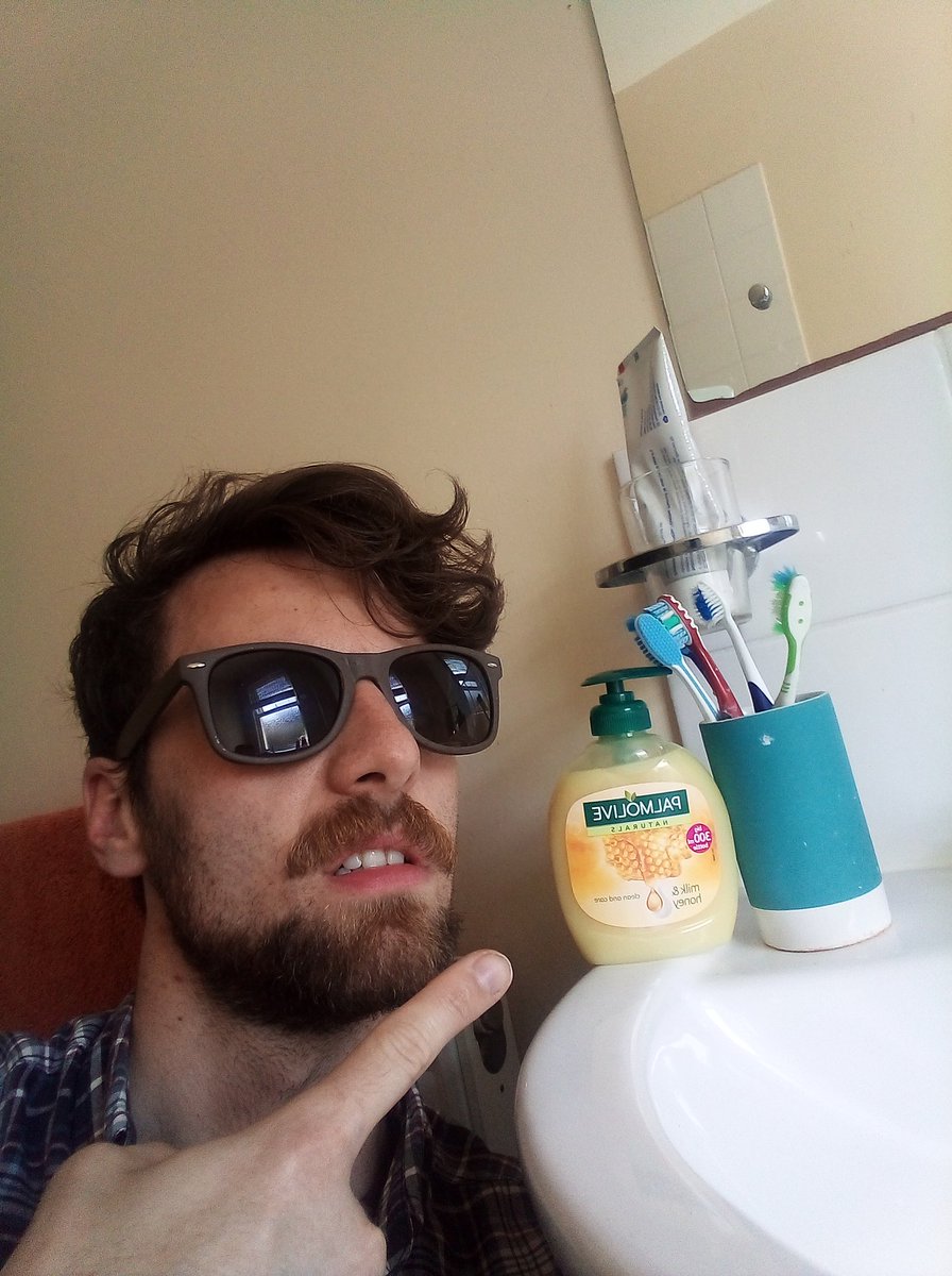 OneBoardMan's tweet photo. Big boi palm olive naturale
Gimmie some of dat creamy hand wash fam
Contributing to the shared house like an absolute spicy ledge https://t.co/waIwx09WXT