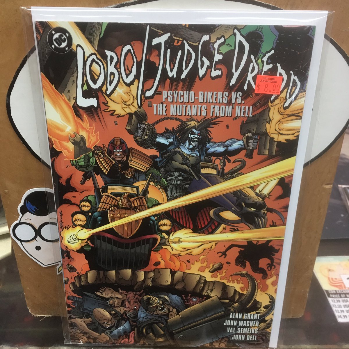 strangeadventrz's tweet photo. I am the law, fanboy! We don’t see this one too often...#lobo #judgedredd #crossover #1990scomics #betterasbackissues #readmorecomics https://t.co/UekrytUeel