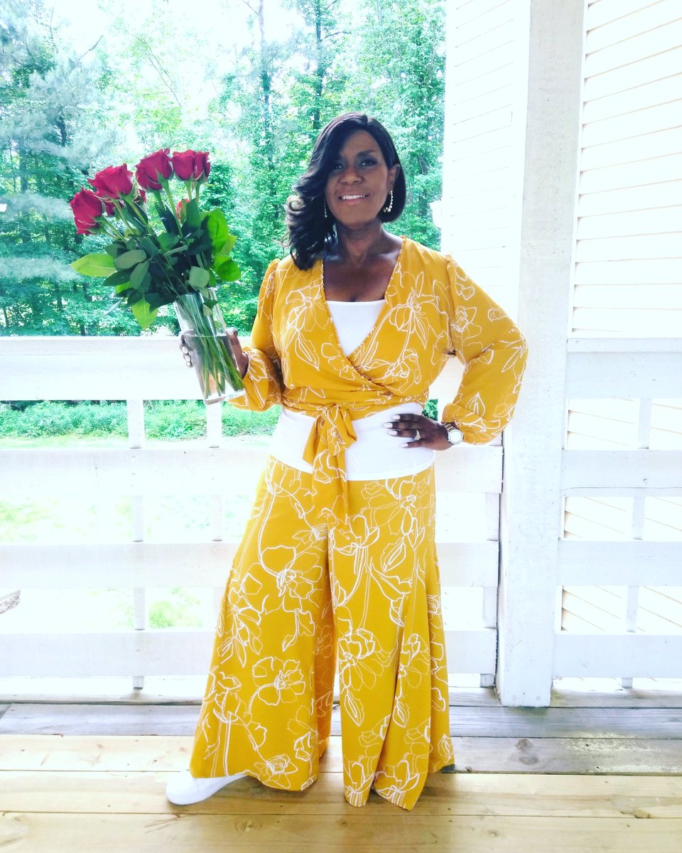 threatsr's tweet photo. In my daughter's words; time to Turn up!!! Today is my birthday! I'm a living testimony! My mom died at 56 years old... With the help of God I lost 160 pounds! #birthdayturnup #headedtothegym #newhabits #oldthingspassedaway #allthingsbecomenew #motivatingotherstotheirbestlife https://t.co/x8pcgSbRFC