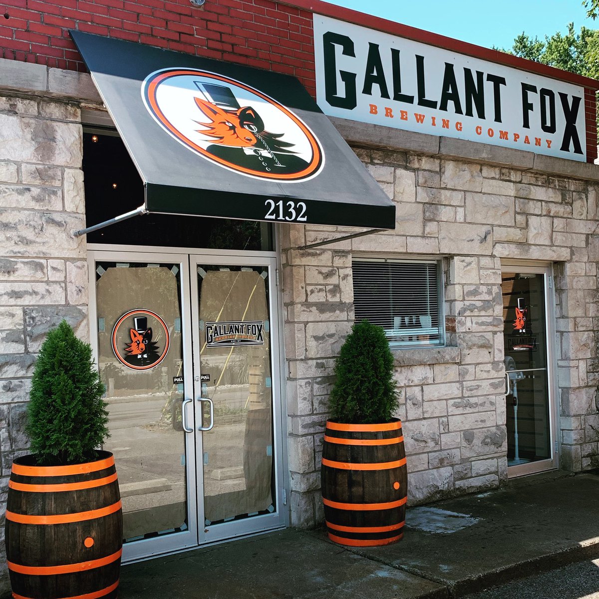 We couldn’t stay hidden forever... coming down the stretch toward the finish line.  Signs are up! 

#nanobrewery #louisville #kentucky #brewery #signage #sign #fox #foxy #foxyaf #craftbeer #beer #drinkcraft #seaktheseal