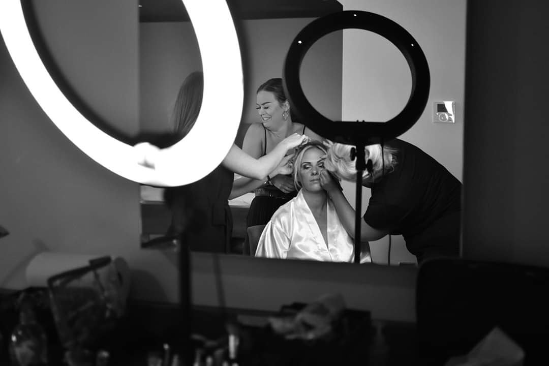 IainMcclements's tweet image. Bridal prep is always interesting to photograph. I love how each wedding and preparation is different. Here someone's having a giggle #bridalstyle #bridalprep #documentary #reportage #wedding2020 #wedding2019 #weddingphotographer #bnwphotography #WEDDINGPHOTOGRAPHY