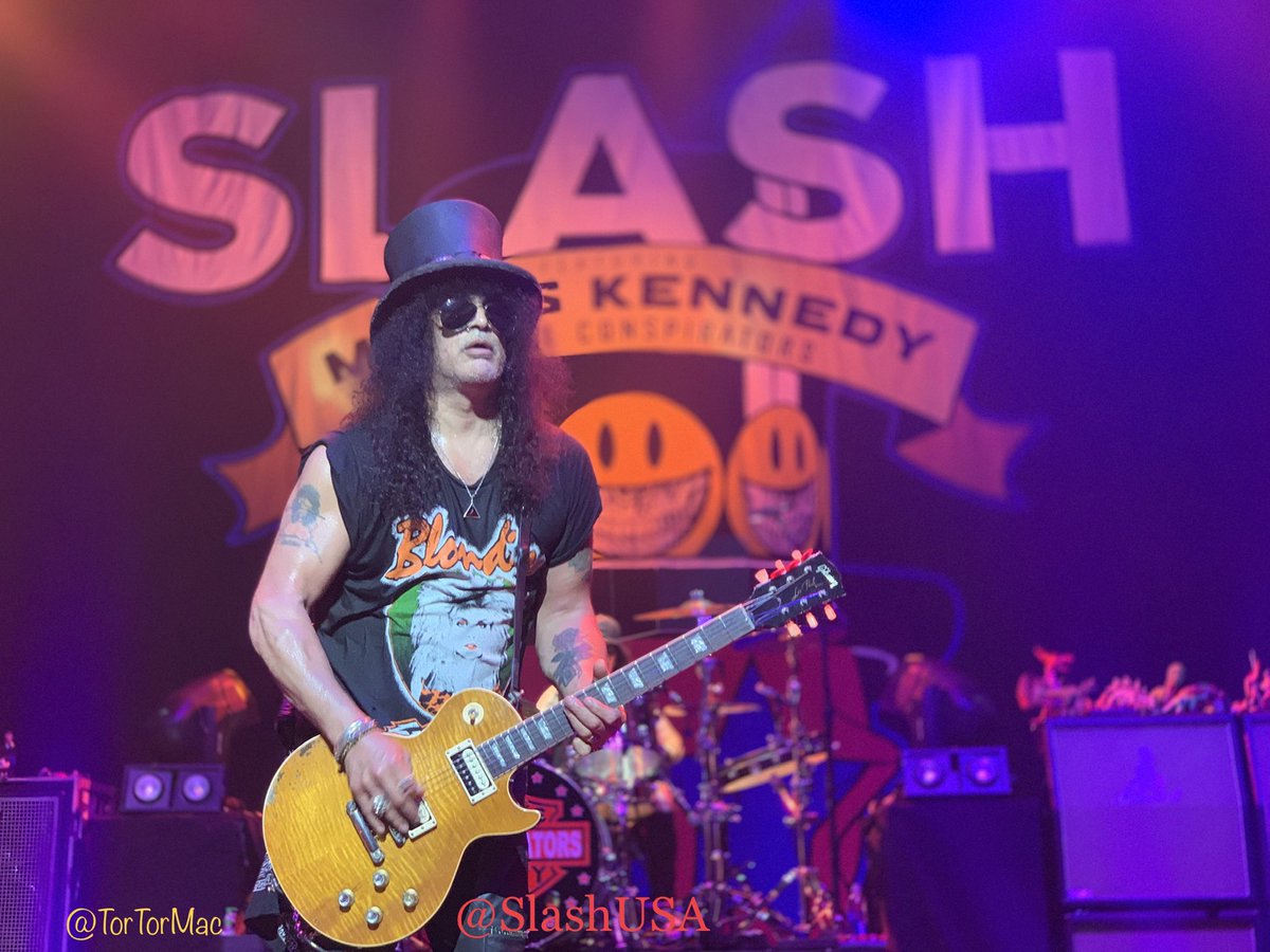 Photo from last night taken by yours truly📸 😉🎸🎩🎶😎 <a href="/Slash/">Slash</a>