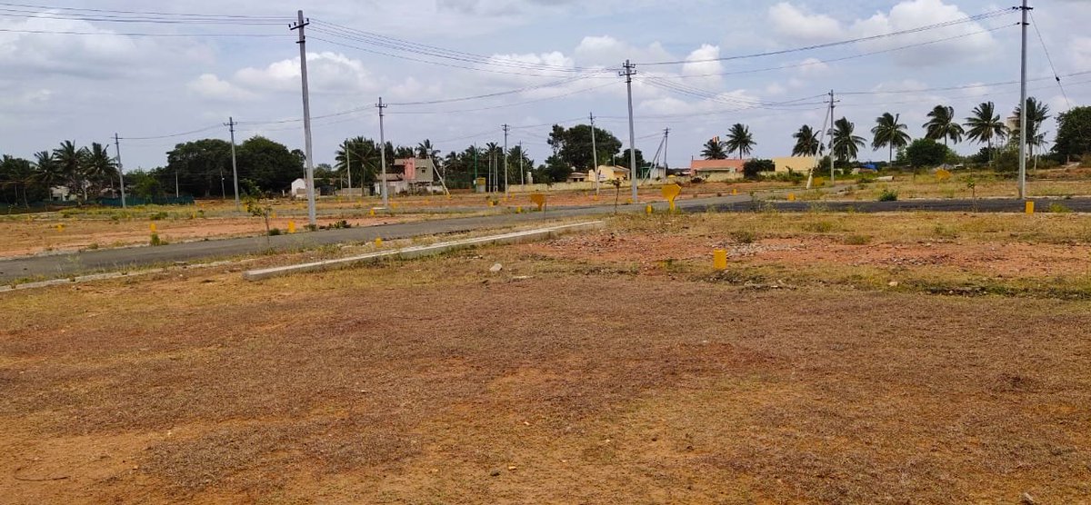 BangaloreBricks's tweet photo. 1250.00/-per sqft.

30*40ft- 1200sqft-15,00,000.00 /-

600sqft-7,50,000.00/-

Name WHITE CRYSTAL near Attibele -ANEKAL road , beside JANARDHAN SUBHA https://t.co/JNe4Nmy6Le or whatsapp 9003557323 https://t.co/zGCFNwTwf8