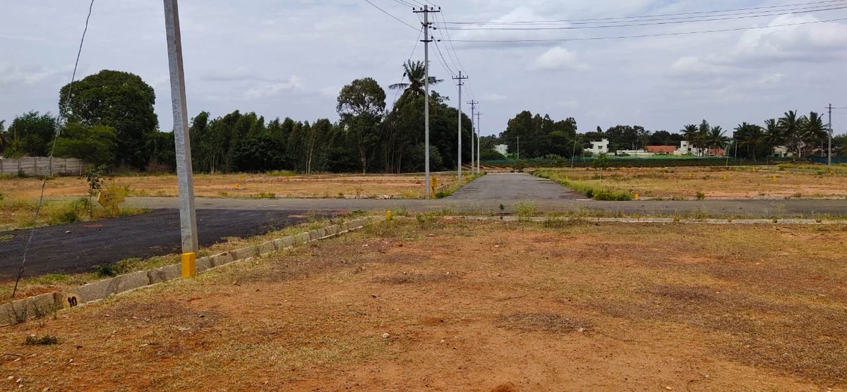 BangaloreBricks's tweet photo. 1250.00/-per sqft.

30*40ft- 1200sqft-15,00,000.00 /-

600sqft-7,50,000.00/-

Name WHITE CRYSTAL near Attibele -ANEKAL road , beside JANARDHAN SUBHA https://t.co/JNe4Nmy6Le or whatsapp 9003557323 https://t.co/zGCFNwTwf8