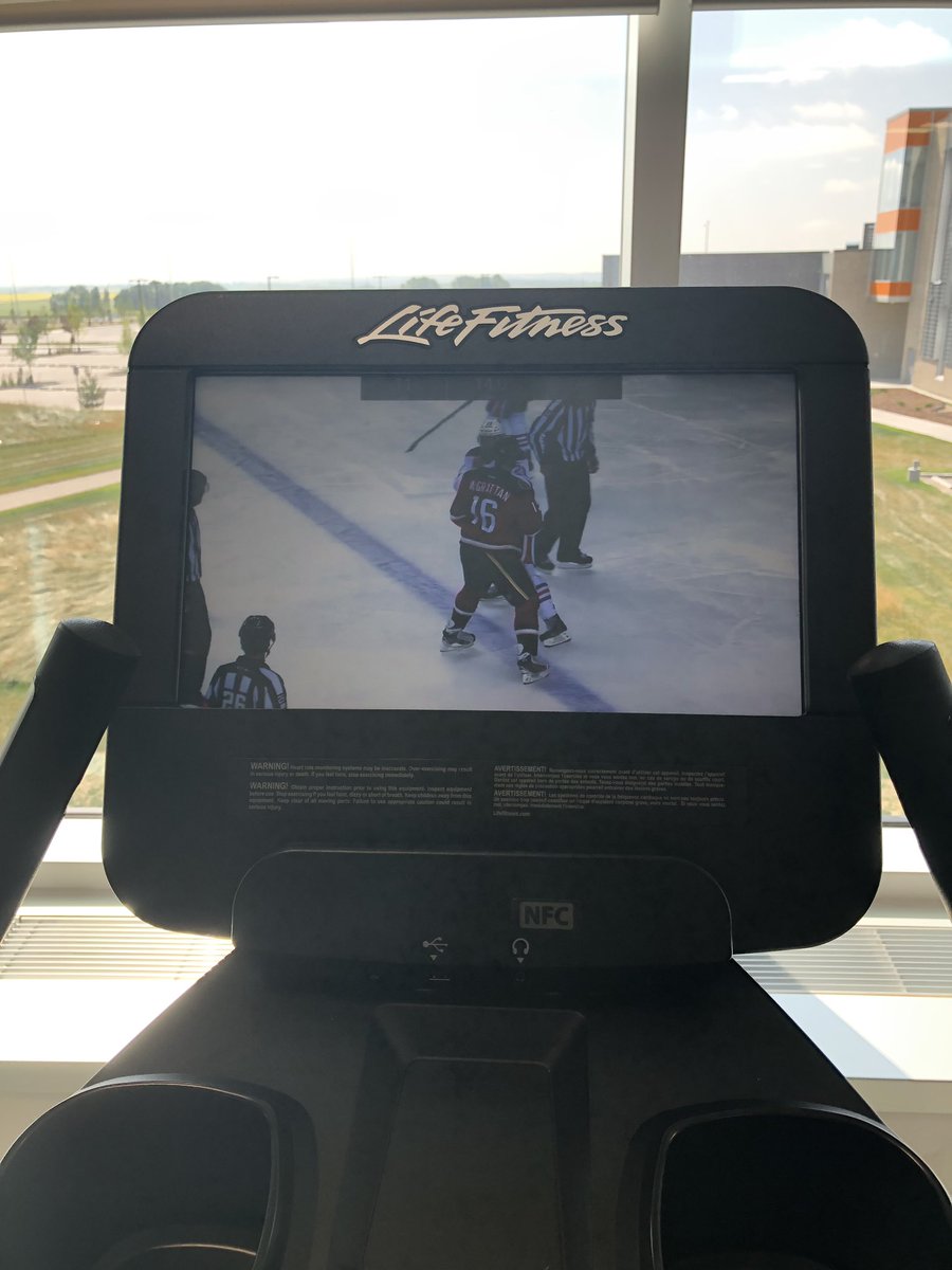 RedMilePodcast's tweet photo. No better way to get through a workout than watching @bigern10 fights
#Flames #BigErn #IceGuardian https://t.co/oeIu4OTXQu