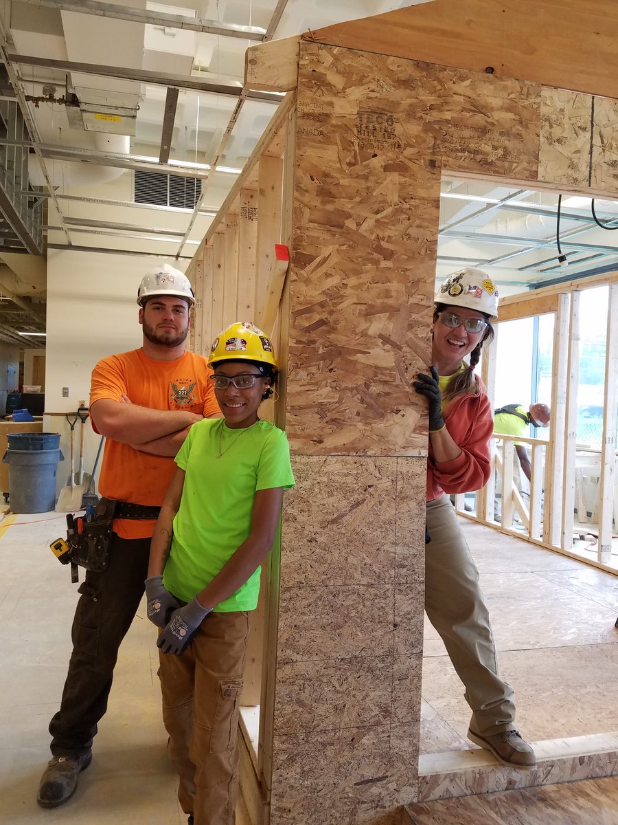 TheDeb67's tweet photo. #CarpenterSchool... #WeBuildShit #π #π¨ #πͺ #π§
#UnionCarpenter #local328 #NERCTF #WoodFraming #workingGirl #ChelseaGirl #icanbringhomethebacon
#PoorGirlLivingaRichLife π https://t.co/dcmdwy4DXt