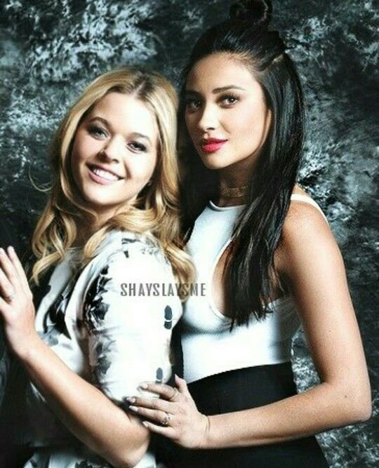 punkdoechloe's tweet image. GET MARRIED ALREADY!!
#EMISON #SASHAY