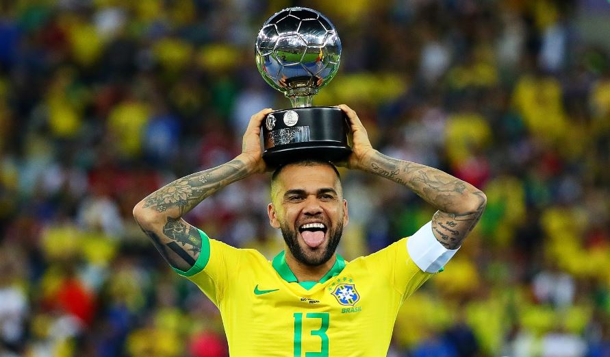 São Paulo contrata Daniel Alves glo.bo/2KcK4aE