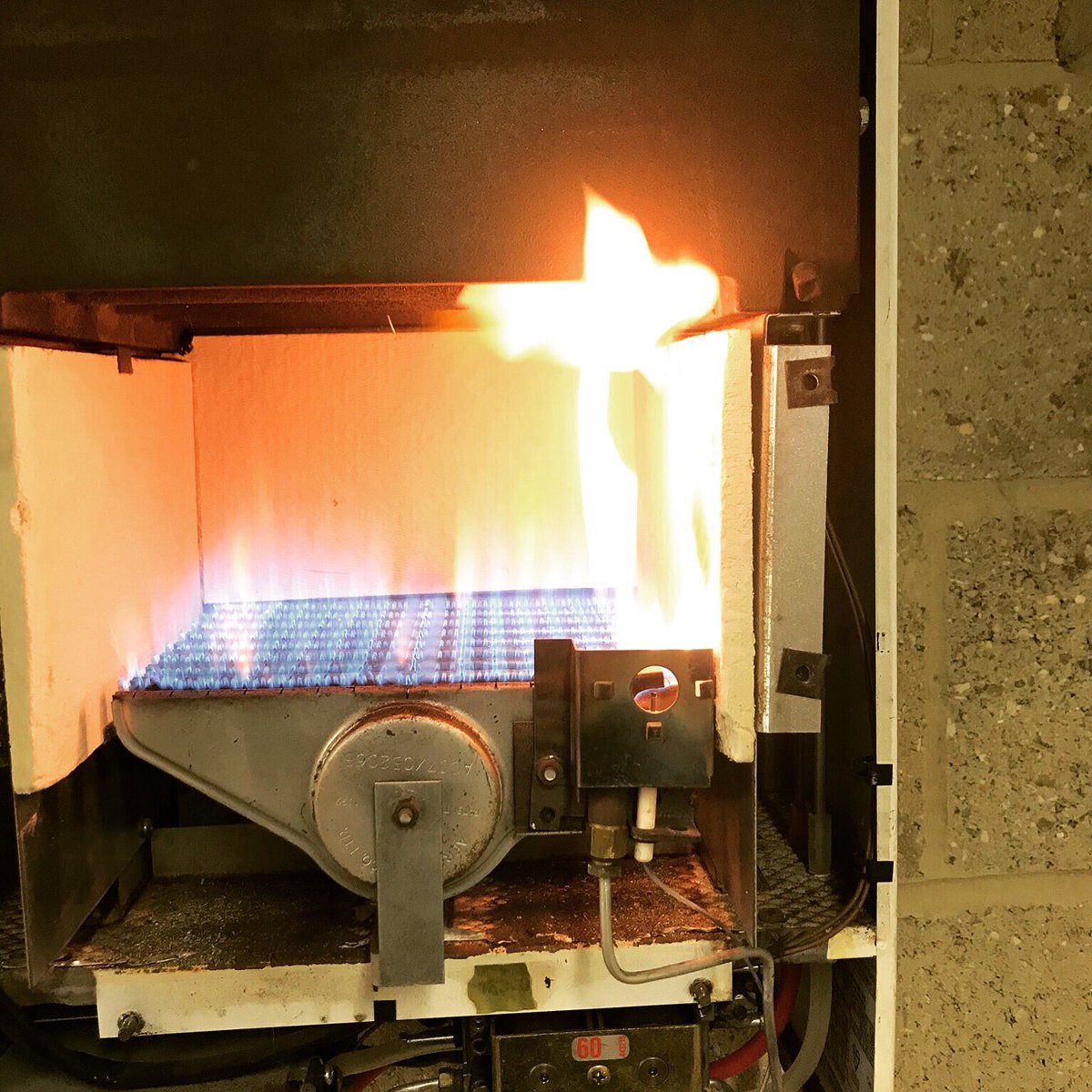 Gas_Fix's tweet image. Gas-Fix, we have a problem! 🔥🔥🔥

This is NOT how the boiler should look when it's running!

This shows the importance of having your boiler serviced annually. #gassafe #boilerservice #newboiler #Portsmouth #waterlooville