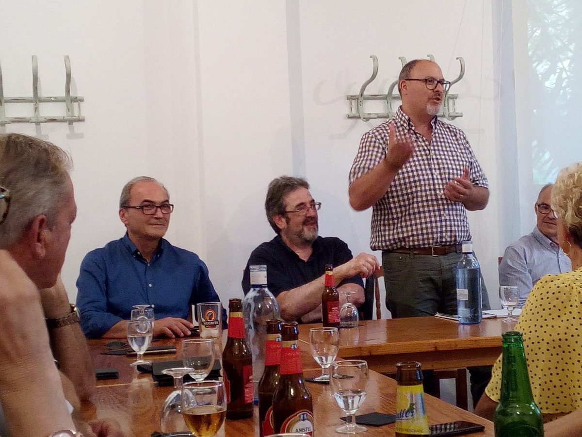 fernandoderosa4's tweet photo. Un gusto poder compartir una jornada tan agradable con amigos del @populares de Los Serranos en su reunión comarcal y con el diputado provincial Ximo Segarra #FentPartit #HaciendoPartido @PPSenado https://t.co/NXtF330tAk