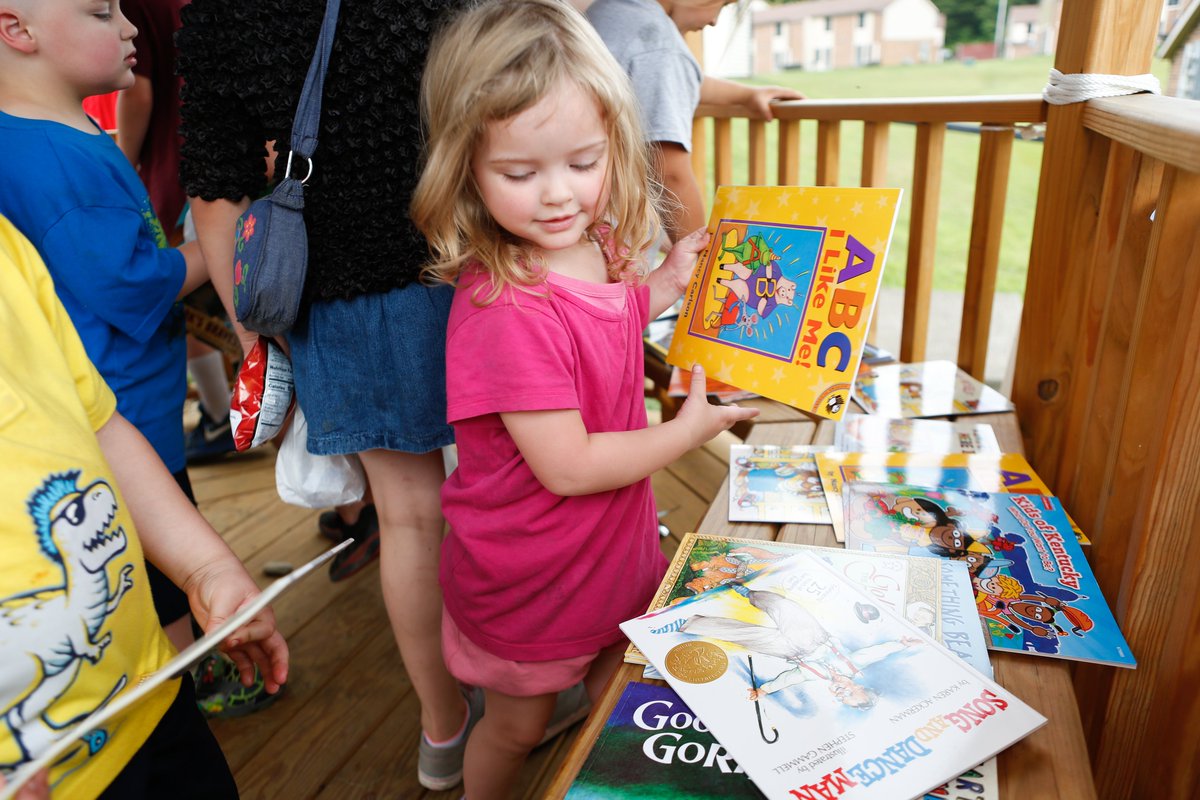 KyDeptofEd's tweet photo. ๐ธ: Check out some photos from the READ Up: Stop the Summer Slide event in Williamsburg! Head over to our Instagram page to view more! https://t.co/wGfwVPNQL6 #Read20WithMe https://t.co/ks8umGuk0t