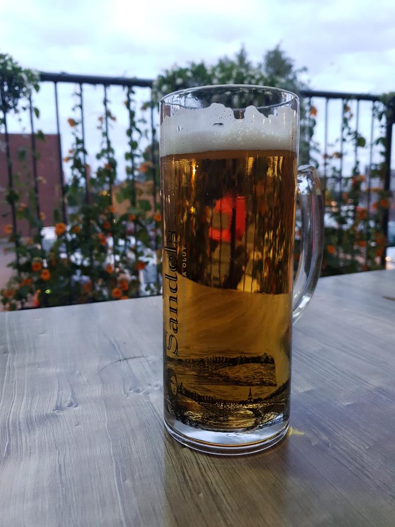 Piia_Koo's tweet photo. Tää pitkä vaellus... Olvin kotikotikapunkiin, Hämppy - Iisalmi, all night long! 😅 Nyt on kaunista 🤗#sandels #olvi #runnirock  #junamatkailuavartaa https://t.co/E50kxMzaio