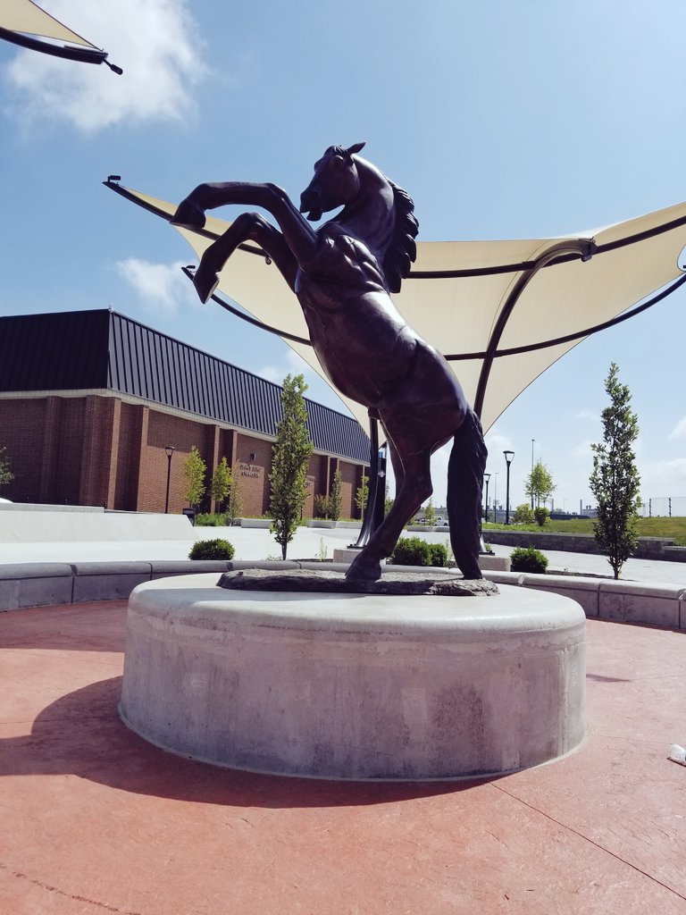 Looking sharp, Broncho Nation! All of the new renovations are coming along great. 😎 
@TecumsehJrHigh
@_jeffbronchos
@jeff_principal
@LSClafayette
#bronchonation
inter-state.com