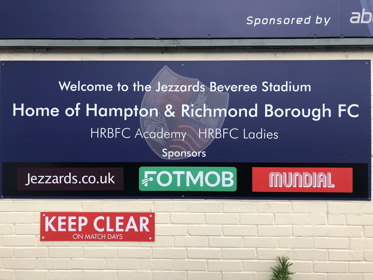 AcademyHAMRICH's tweet image. ⁦@HRBFC⁩ Just enjoying the new sign and the first Chairman to acknowledge the ⁦@AcademyHrbfc⁩. Thank you ⁦@jlebars⁩ #oneclub #realpathway