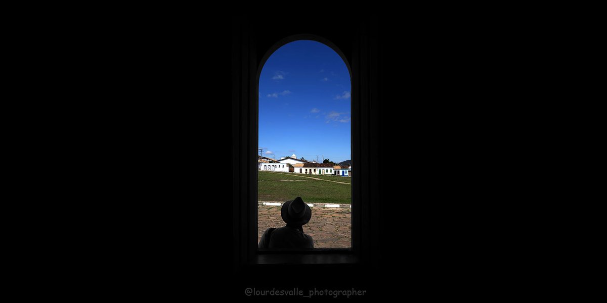loulouvalle's tweet photo. #ChapadaDiamantina #RioDeContas #Bahia
#retrato
#portrait
#fotografiaderua
#autoral
#poesianarua
#caçadoradeimagens
#fotododia
#lourdesvalle_photographer
#fotografosbrasileiros
#vidadefotografo
#vidaurbana
#fotografiaurbana
#janela #luzesombra #silhueta https://t.co/bG2d9tJxXP