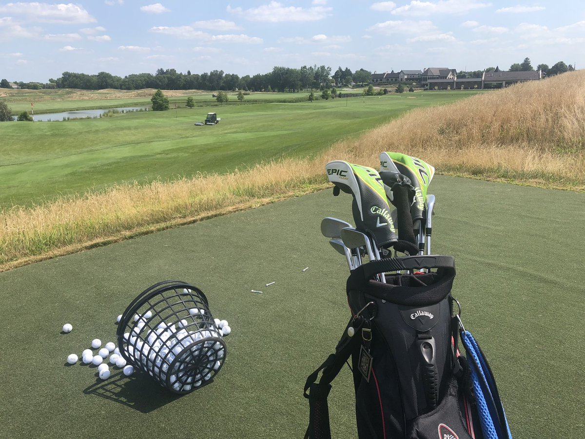 Ben__Hutchison's tweet photo. #WorkBreak with friends! @CallawayGolf #HittingBalls #Practice #WorkFlow https://t.co/obyHgbZBdn