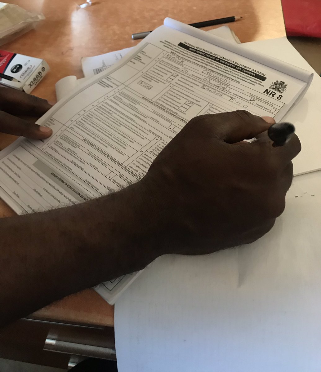 Sara_Chiappori's tweet image. A #Balaka i GxP di #Genova e Napoli collaborano per @BRAVOProgram: in particolare nel reparto di maternità dell’ospedale registrano le nuove nascite x garantire un nome e un #futuro migliore ai bambini: così finalmente esistono! @santegidionews @gxlapace #birthregistration