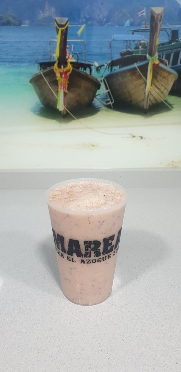 zidobocanada's tweet photo. Hoy no podíamos estar con nuestros hermanos en el #shikillo pero este pedazo batido to' weno que me he hecho va a su salud. Disfruar equipo!!! @losmareaoficial @ELDESVANROCK @vuelo505oficial @CuatroMadres1 https://t.co/6fguRcAUd1