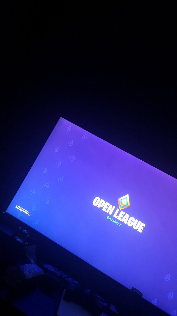 CgSavv's tweet photo. @FortniteGame i keep getting stuck on loading screen, can't load the game. It's been like this since i updated to Season X https://t.co/tKmcfPYLCU