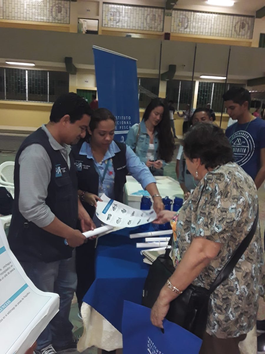 IpiapEcuador's tweet photo. Técnicos del @InpEcuador participan con un stand y pósters científicos en el IX Foro iberoamericano de los recursos marinos y acuicultura en la Universidad técnica de Manabí en Portoviejo. https://t.co/KWTUyN6gKh