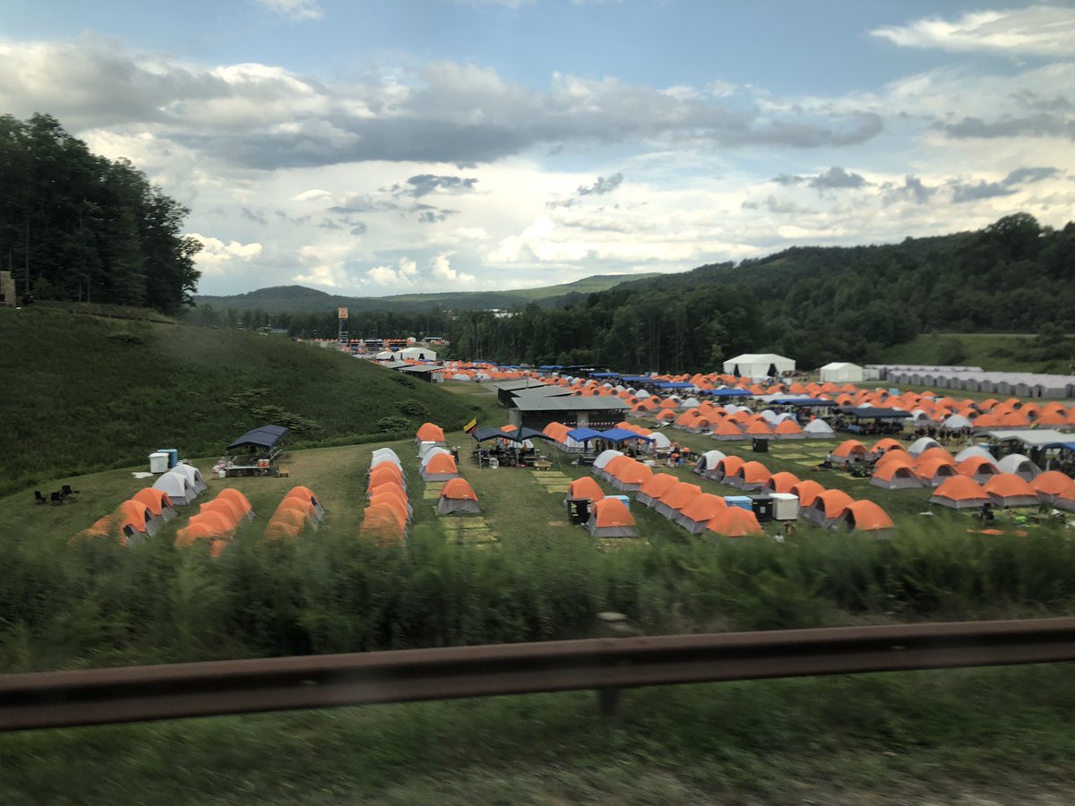 osakayouth's tweet photo. 【24WSJ ISTレポート⑲】
大阪からの派遣隊24.25隊は本日会場を出発!
ISTたちもお見送りに来ています。
今日まで目一杯楽しんだ様子。
早めの退場になりましたが、LAでの観光楽しんでください〜〜!!
またいつかユース会議で会いましょう🥳🥳
#ScoutJamboree #24WSJ #JapanIST https://t.co/Gu11Gu0yE9