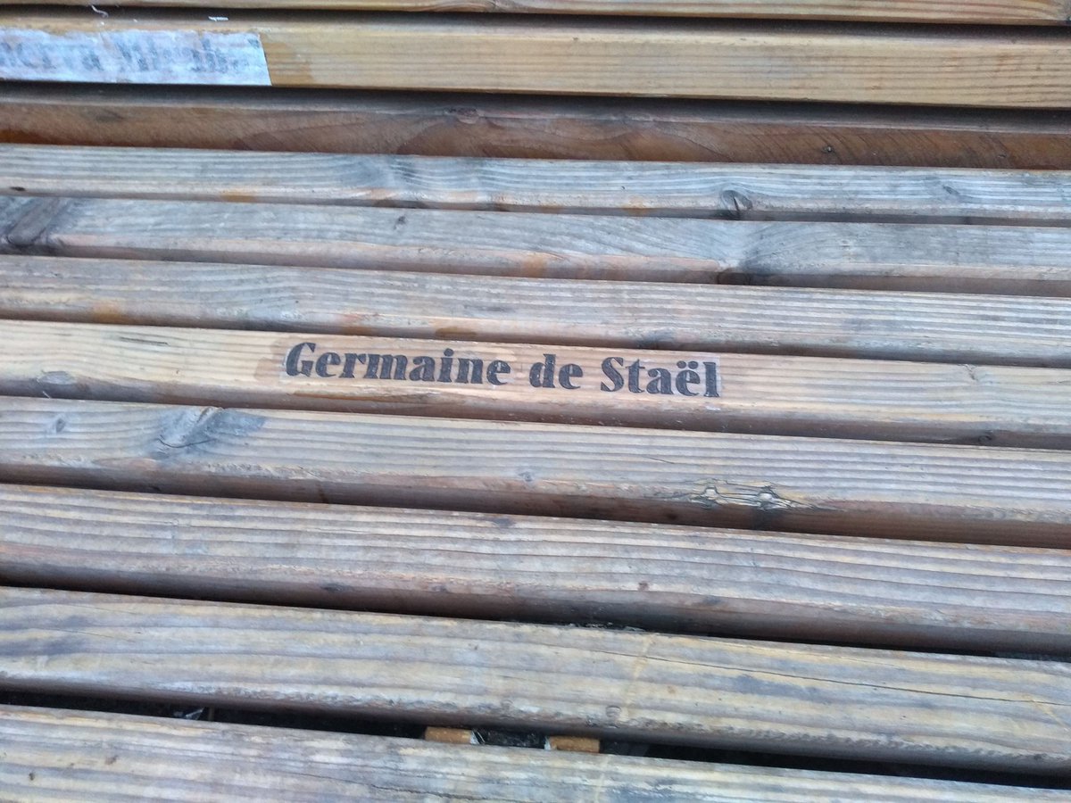 Les femmes veillent place du #Panthéon Venez découvrir leurs 200 noms gravés grâce à la volonté d'<a href="/Anne_Hidalgo/">Anne Hidalgo</a> avec <a href="/lesmonumentalEs/">lesmonumentalEs</a> @GenreetVille