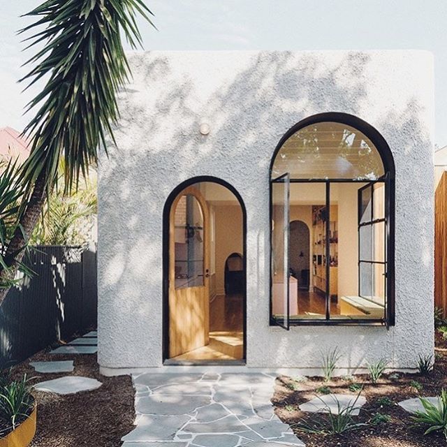 CradleDesign's tweet image. I N S P O | The Plaster Fun House by @sansarc.studio 
A modern take on Art Deco with this motif continuing throughout the interior. 
Pic and full story via @habitusliving 
Photography @thomatsu_ 
Build @build.inc 
Landscaping @pad.studio .
#artdeco #arch… ift.tt/2SYDit5