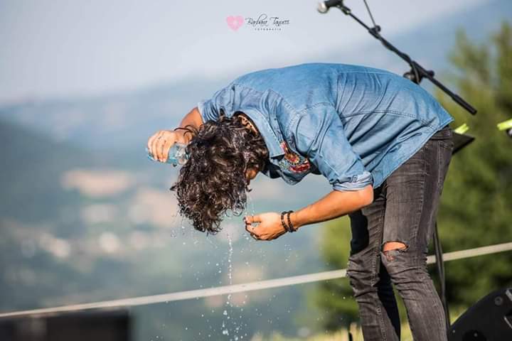 Annalis11718906's tweet photo. Ditemi quello che volete...
Ma... nonostante sia passato un anno ,non riesco a riprendermi da questo scatto!
😂😂😂😂
#ErmalMeta #RisorgiMarche #Casalicchio #Amandola #Recanati #ricordi #estate2018 https://t.co/TDXRCZznLm