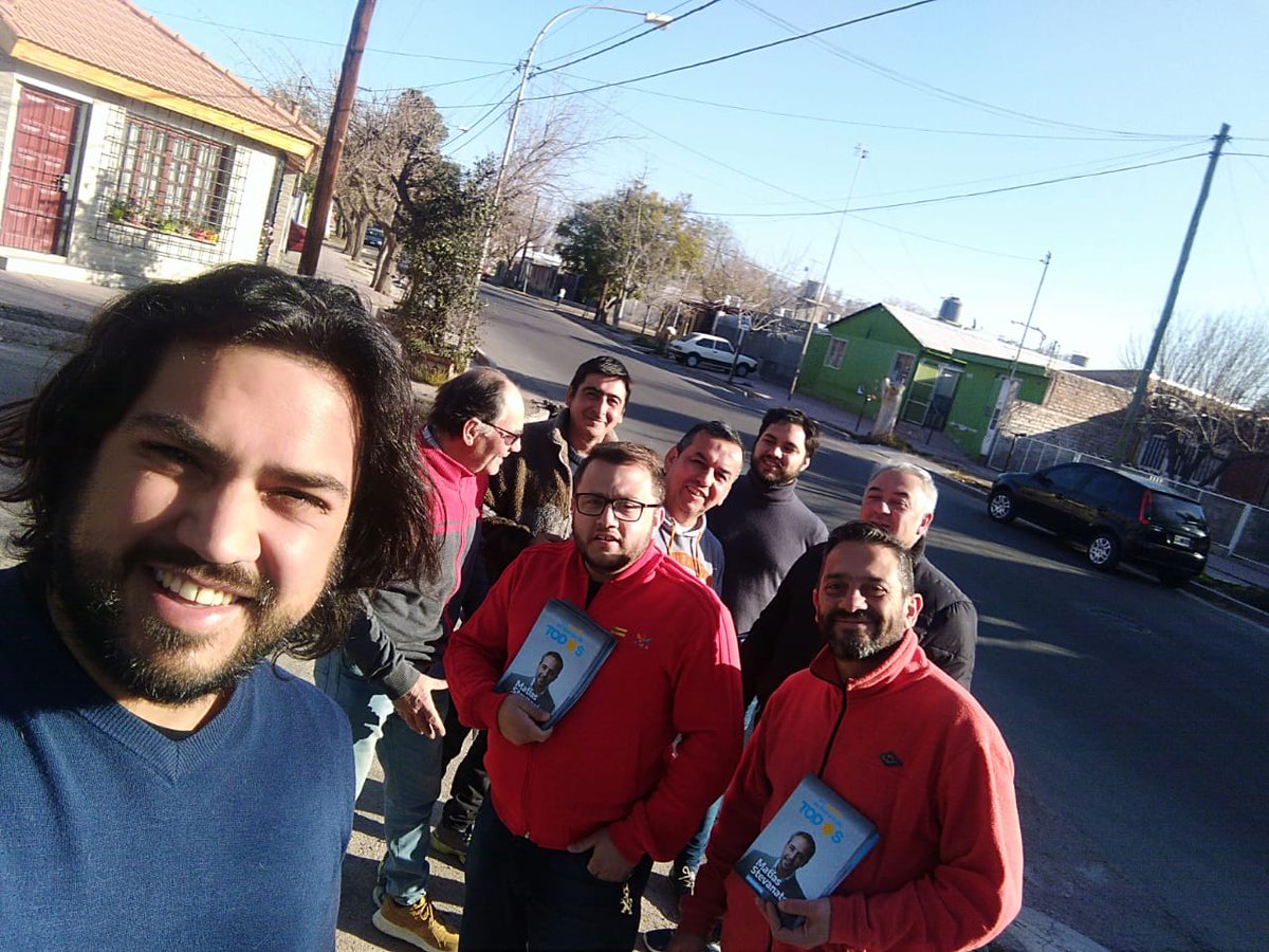 FedeAroma's tweet photo. Un proyecto político que defendemos en todos los barrios de @MaipuMunicipio, todos los días.
@MatiasStevanato #Intedente
@afernandezk #Gobernadora
@MarisaUcedaOk
@AleBermejoMza #DipNacional https://t.co/9u4yuKynXY