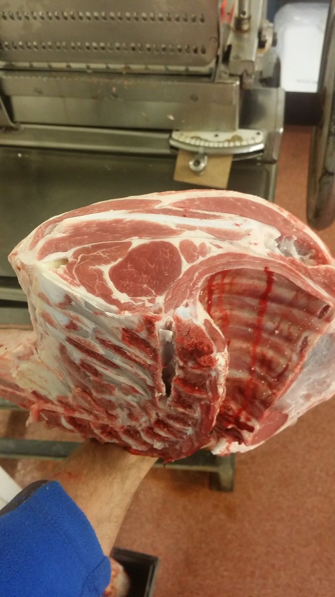 PrysorWilliams's tweet photo. Os ydy pobl #Steddfod isio cig oen lleol ar y bbq, ewch i @oemetcalfe. Cig o fferm ni adra, wedi ei eni, fagu, werthu, brosesu, a'i werthu eto o fewn 5 milltir i #Llanrwst. #cigoen #lambday #localfood #HCC https://t.co/MsKnNIiR3k