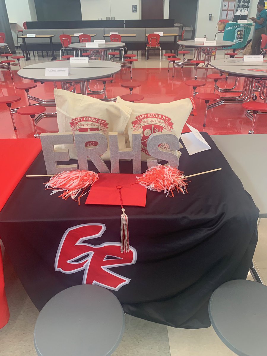 The <a href="/EastRiverHS/">East River HS</a> team is excited and ready to welcome our #NewTeachers to the #FalconFamily! <a href="/OCPSnews/">ocpsnews</a> #OCPSnte #wERise #WelcomeFalcons #NewTeacherSwag