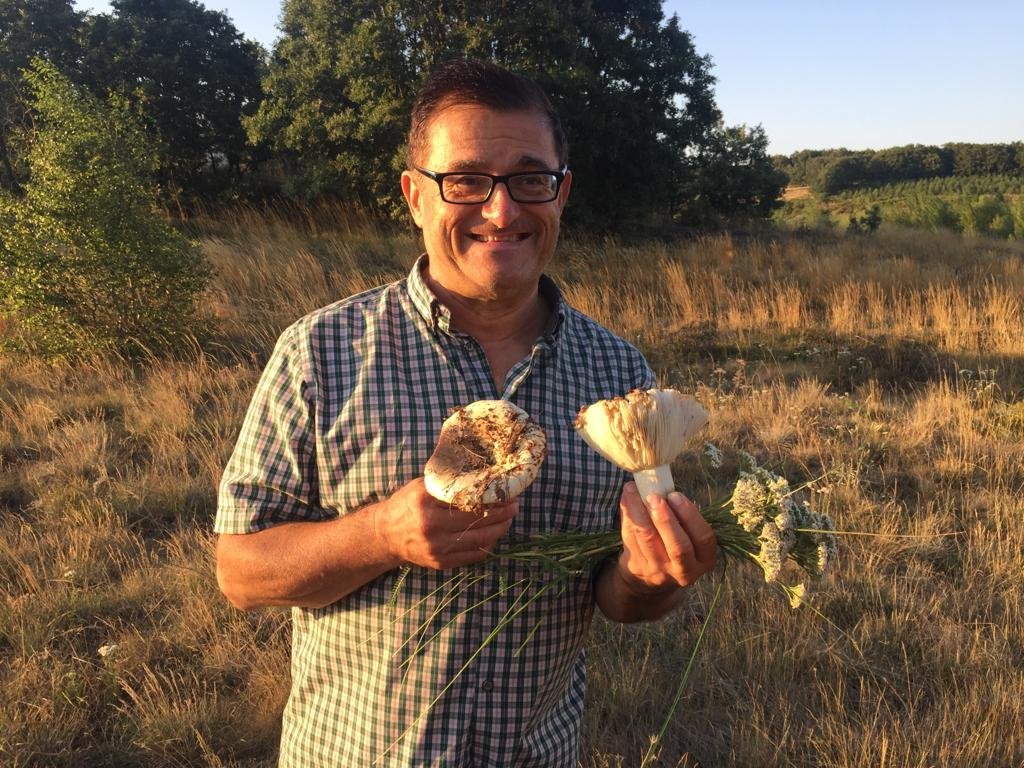 JuanAndrsOria's tweet photo. La provincia de Palencia es un fantástico tesoro natural con una diversidad tremenda. Lo hemos comprobado "in situ" tres ingenieros de Montes: el Dr. J. L. Bengoa Martínez de Mandojana (izq.), Diego Cuasante Corral (centro) y el menda (dcha.) https://t.co/Do9HHailoA