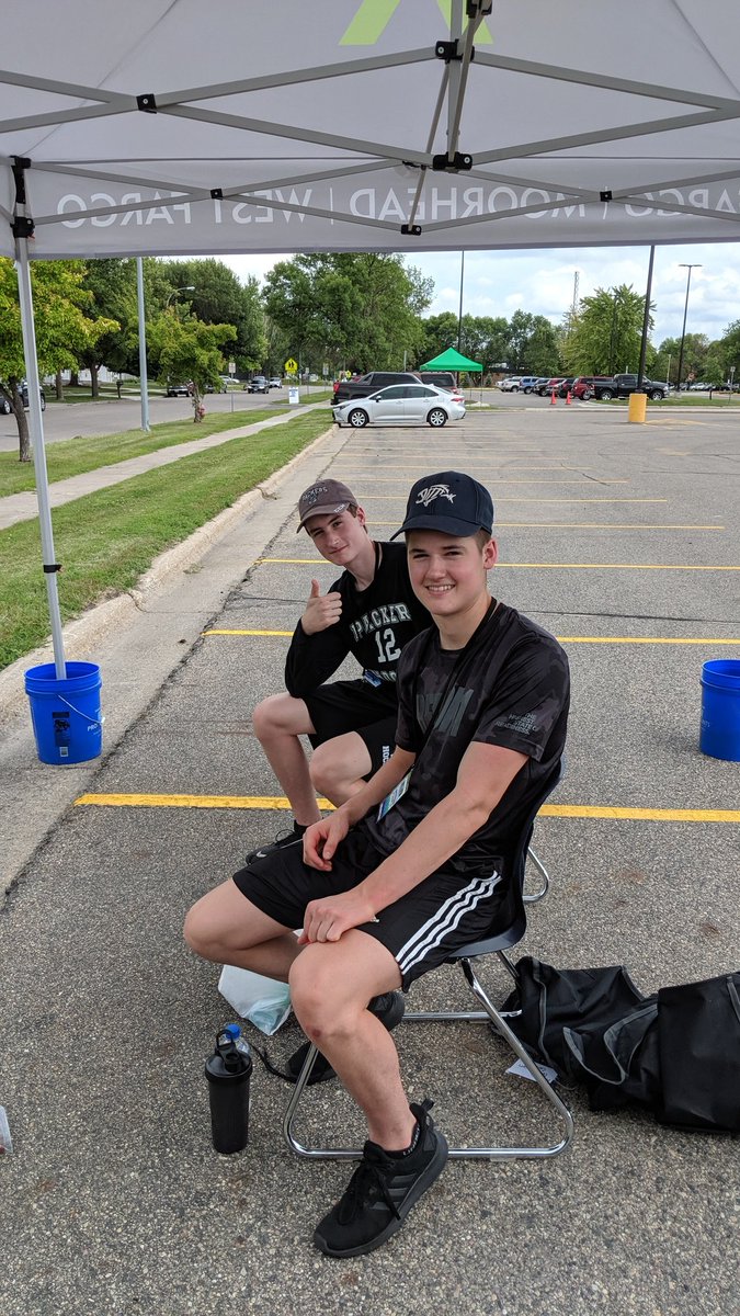 WFPackerHockey's tweet photo. Second shift... Dropped off some goodies for the @WFPackerHockey boys working the parking lots @HAC_WestFargo
#2019centralzoneschampionship #hulbertaquaticcenter #wfpackerhockey #wfpackerbackers #cookiesjerkygatorade #futurevideographer https://t.co/2BigIN8ZxT