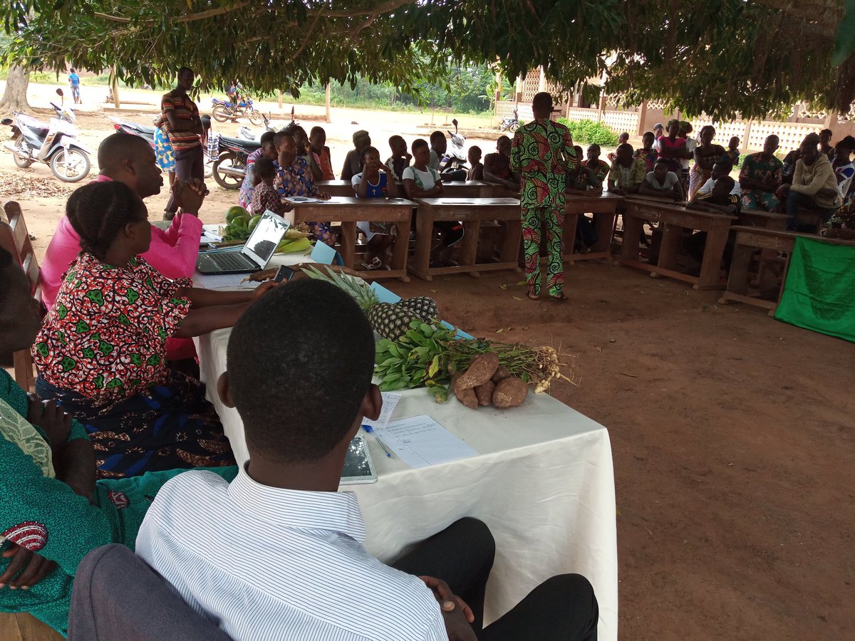 LucExpedit's tweet photo. Les images de la rencontre d'échange avec les  organisations rurales et paysanne membre du réseau No-vox Benin en prélude à la célébration des 59 ans indépendance du Bénin sous le thème: souveraineté alimentaire et l'indépendance du Bénin: la voix des organisations rurales. https://t.co/JjQrwZK27U
