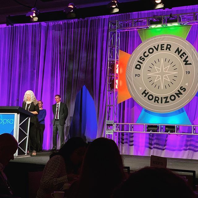 thesolloggroup's tweet photo. The amazing Cecilia Hogan accepting Apra’s Visionary Award!!! #ApraPD2018 #ApraAwards #Fundraising #ProspectDevelopment https://t.co/LBI4uAS7nH https://t.co/BUNWRP7Z6V