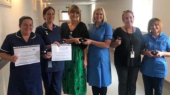 An exciting week at LWNC with multiple outstanding achievement awards being presented to our staff. Birth Suite were presented with a Silver CMO award by Chief Midwifery Officer Jacqueline Dunkley-Bent! Well done everyone!
#cmoawards #LWNC #birthsuite #ELHT #eastlancashireho…