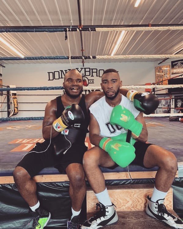 Last sparring of training camp.

Listened to what the team wanted from me, the only thing missing is the W and it's coming my way next week.

#boxing #jamaicanjuggernaut #theprofessor #proboxing #dbg #donnybrookboxinggym #strapseason #trainingcamp #sparring