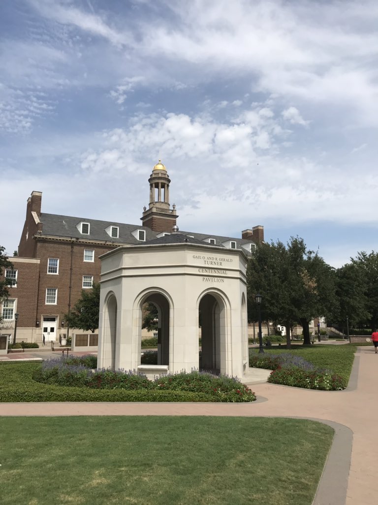 It’s a beautiful day for orientation on the @SMU campus. #smubound