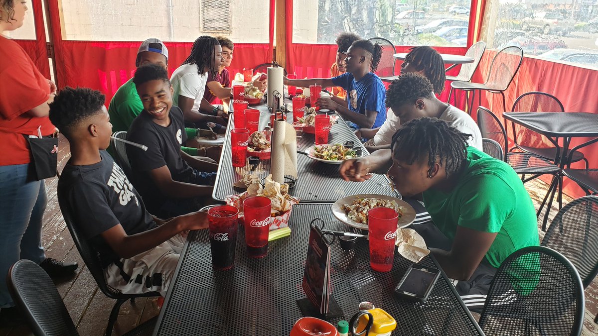 raveryjr's tweet photo. These guys have been grinding all summer! Nothing like coming together to fellowship before fall camp! #wideouts #movethestickscrew #sliceEMup #GTG https://t.co/bR0KXlAZvP