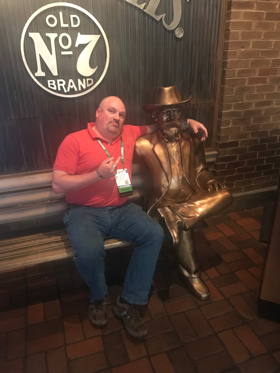 Benjamin_Loshe's tweet photo. Attention !! This tweet is a job posting:

My coworkers need a mural of our boss wearing leather *assless* chaps and throwing a copper spear at a steam punk dragon breathing green fire

The pay will be $0 but this will make for a real ASSet on any portfolio

dm me if interested ! https://t.co/33iM6UVsQJ