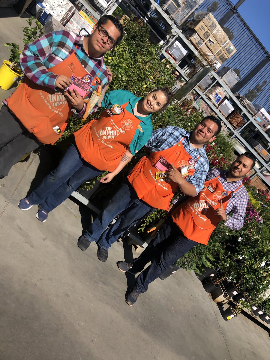 fabiolaadrianaa's tweet photo. Recognizing TWO of my fellow co workers Giovanni &amp; Joseph. Thank you guys for everything you do in Dept 28 , I know we are always super busy but you guys really do an amazing job with customer service and helping each other out. Keep up the good work boys ! 🙌🏻 enjoy your 🍭 https://t.co/CU5x6ZEdRg