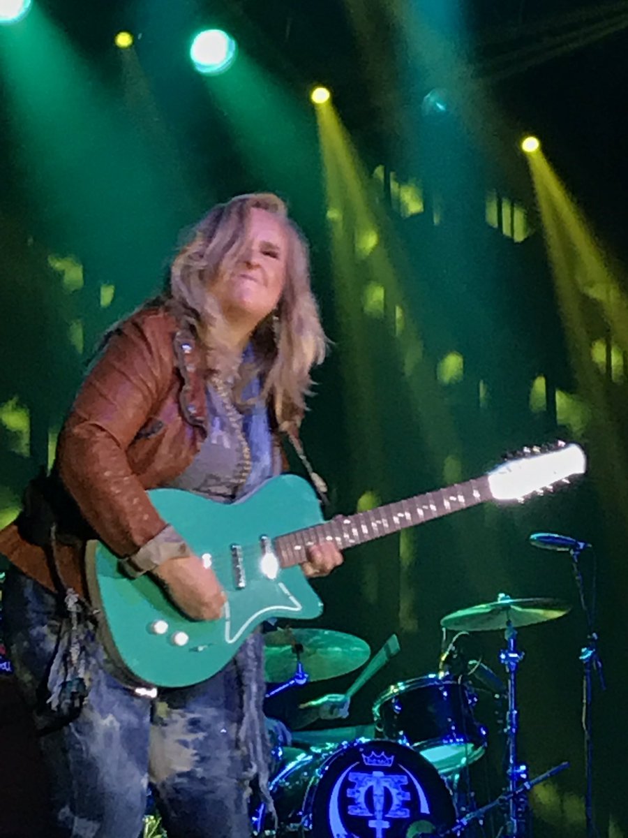 Mwogg28's tweet photo. @metheridge Definitely rocked it, like always! 🎸 #comeagainsoon #muchlove #getitgirl https://t.co/IWeNb7W71T