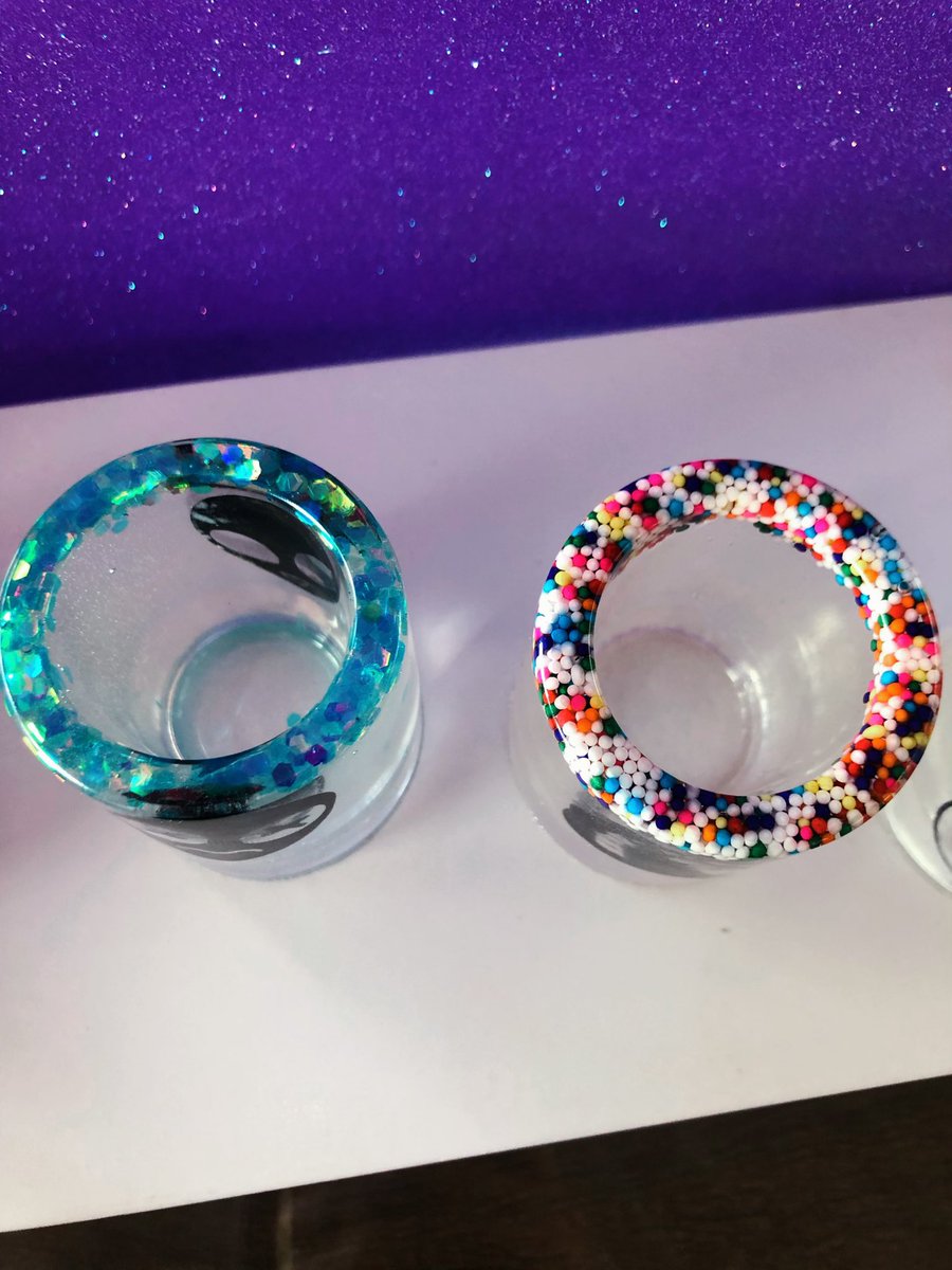 Robles_designs's tweet photo. #Roblesdesigns #resin #handmade #resincrafts #shotglass #alienvibes #unicorn #rainbow #resinart #area51 https://t.co/fhLbTPzJf6